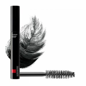 Schwarze Mascara mit voluminösem Pinsel und Pinselstrich-Hintergrund, verpackt in einem schlanken Röhrchen.