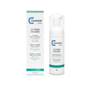 Reinigungsprodukt in einer weißen Flasche mit Pumpe und Kartonverpackung, für acne-neigende Haut.