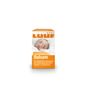 Verpackung des LUUF Baby Balsams mit einem schlafenden Baby auf der Vorderseite, geeignet für Erkältungsanwendungen.