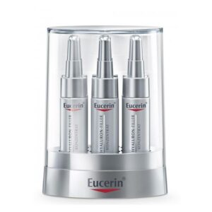Drei silberne Eucerin Hyaluron-Filler Konzentrate im transparenten Verpackungsständer.