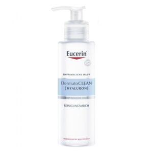 Transparente Flasche mit Pumpverschluss, enthält Eucerin DermatoCLEAN Reinigungsmilch für empfindliche Haut.