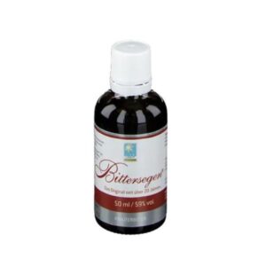 Flasche Kräuterbitter "Bittersegen" mit schwarzem Inhalt, weißem Verschluss und einer Etikette mit Informationen und Logo.