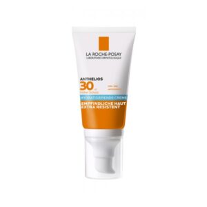 Sonnenschutzcreme in einer weißen Tube mit orangefarbenen Akzenten, für empfindliche Haut, SPF 30.