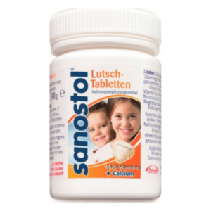 Weißer Kunststoffbehälter mit Sanostol Lutsch-Tabletten, auf dem Etikett lächeln zwei Kinder, enthält Multi-Vitamine und Calcium.