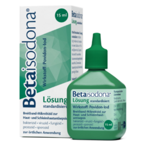 Flasche mit Betaisodona Lösung (15 ml) zur Haut- und Schleimhautdesinfektion in grüner Verpackung.