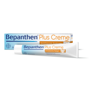 Bepanthen Plus Creme in Tube und Verpackung, zur Desinfektion oberflächlicher Wunden, mit blauer und orangefarbener Schrift.