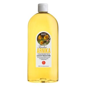 Flasche tiroler Arnica, ein Kräuterlikör in gelber Flüssigkeit mit Details auf dem Etikett.